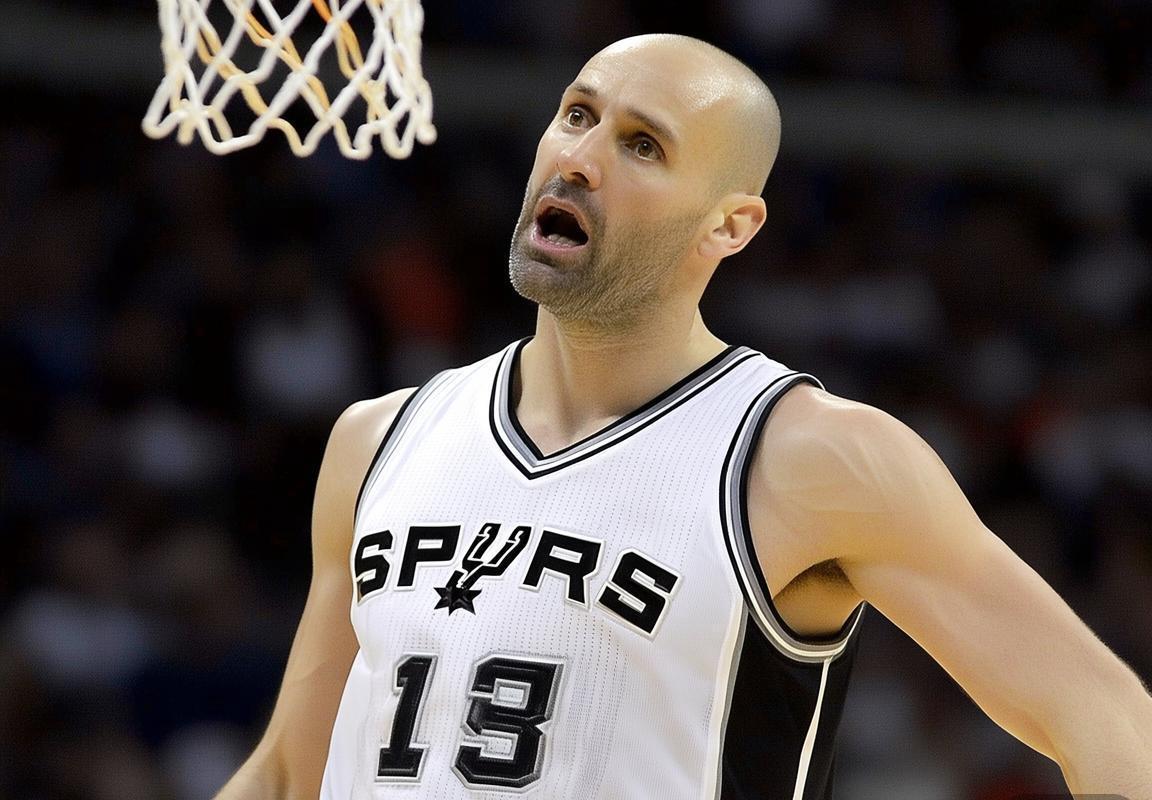 文班亚马回归助圣安东尼奥马刺队内线防守升级，迪伦·哈珀成外线得分点新引擎